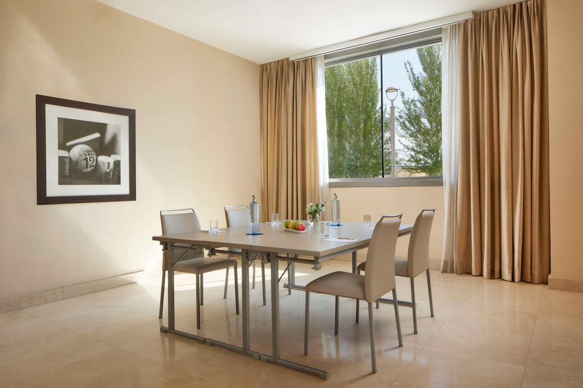 Nh Alcorcon Hotel Buitenkant foto