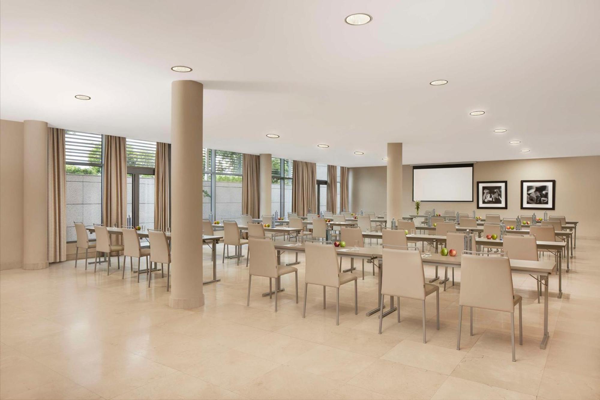 Nh Alcorcon Hotel Buitenkant foto