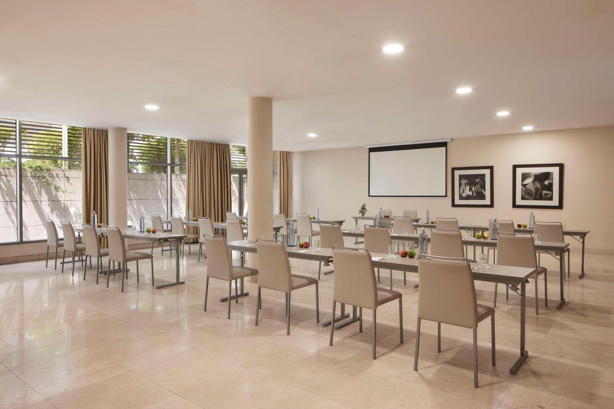 Nh Alcorcon Hotel Buitenkant foto