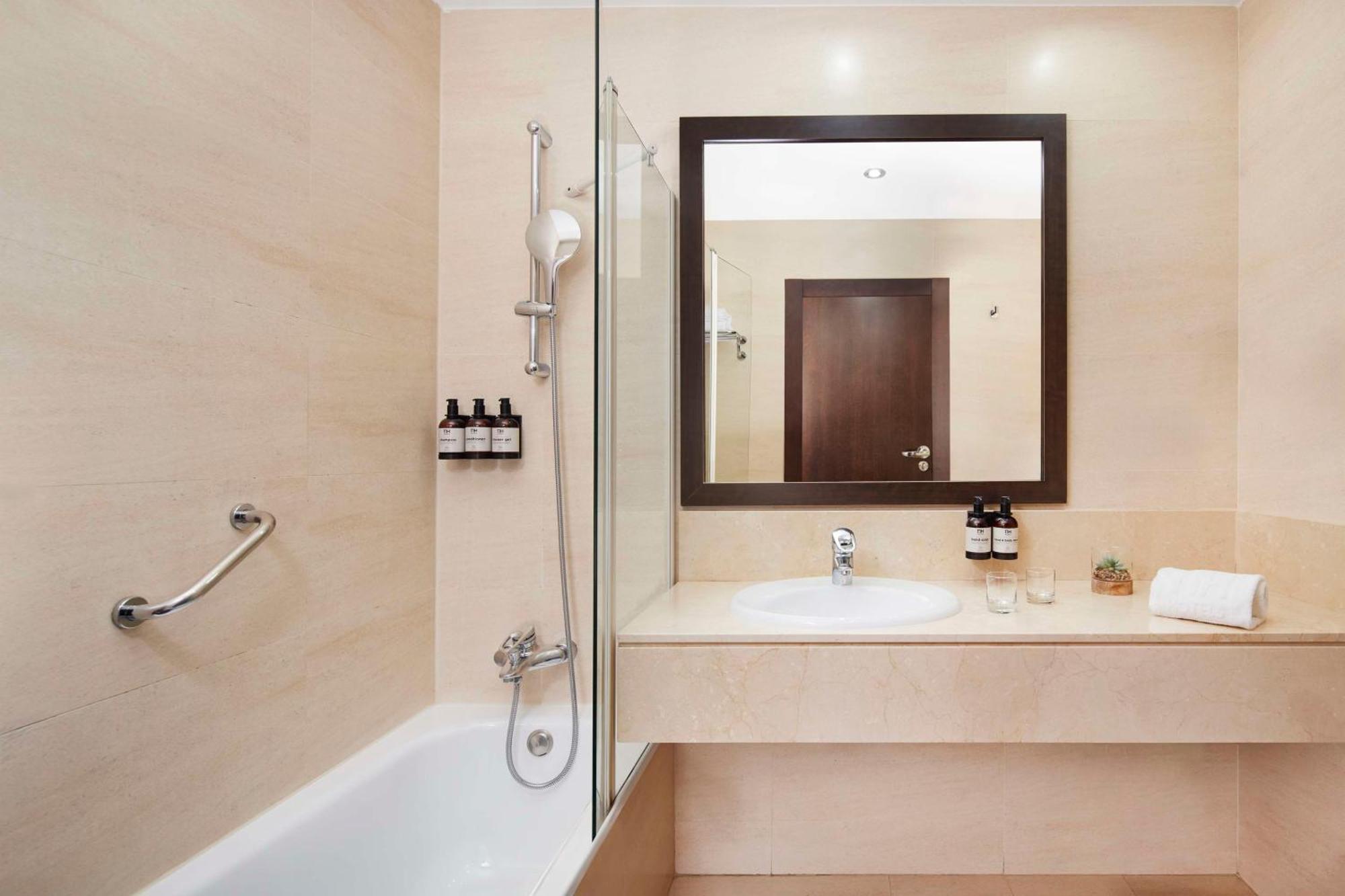 Nh Alcorcon Hotel Buitenkant foto