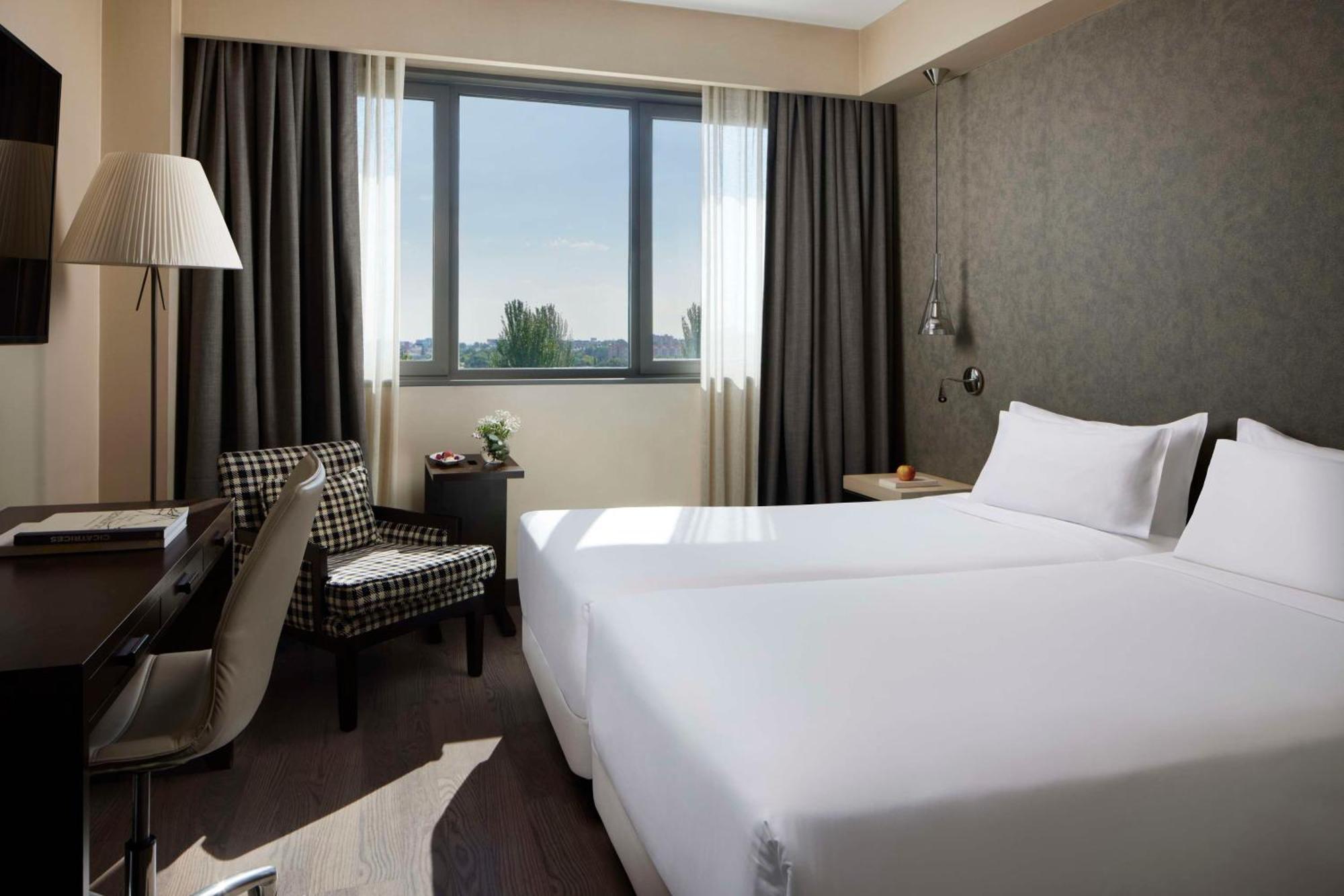 Nh Alcorcon Hotel Buitenkant foto