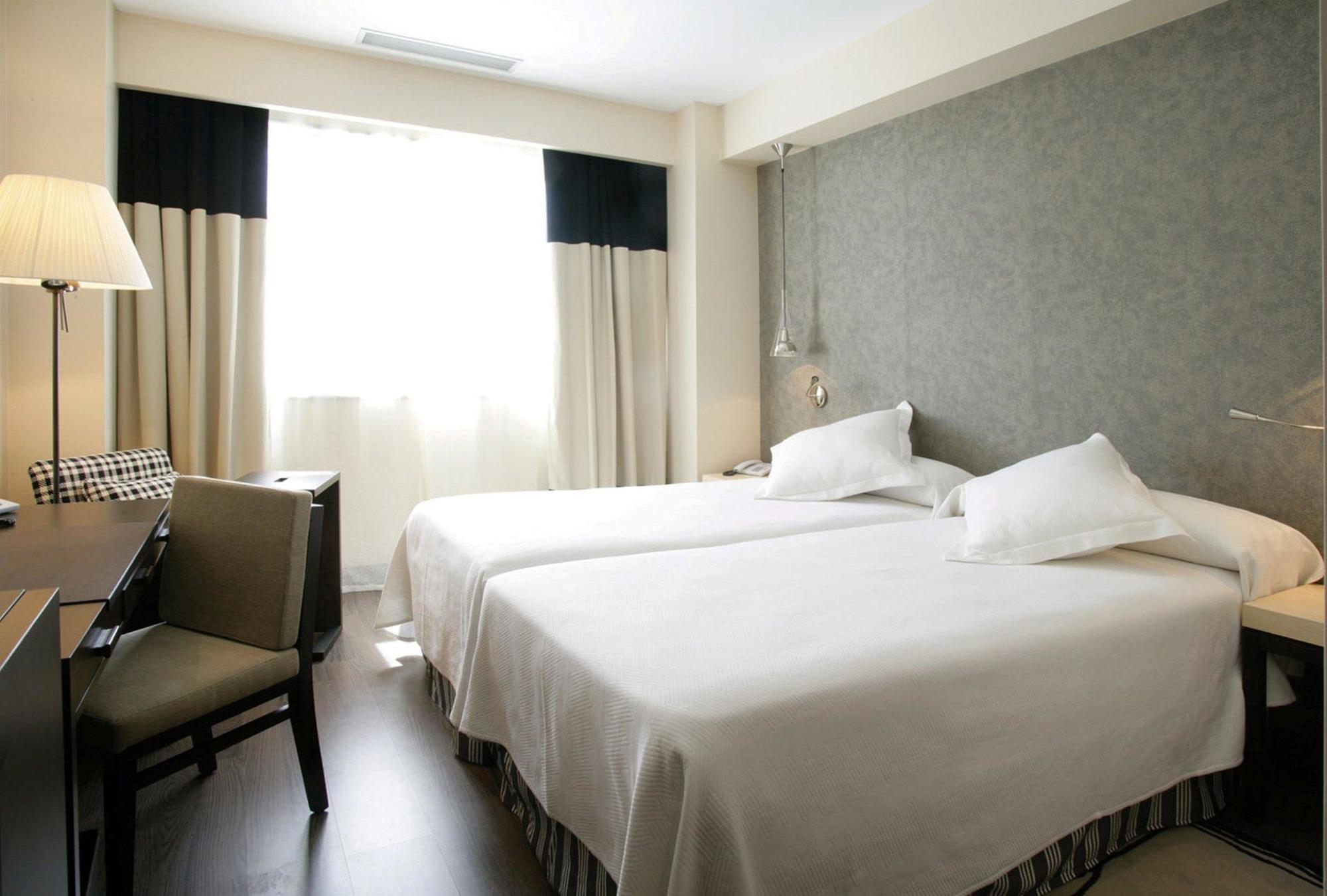 Nh Alcorcon Hotel Buitenkant foto