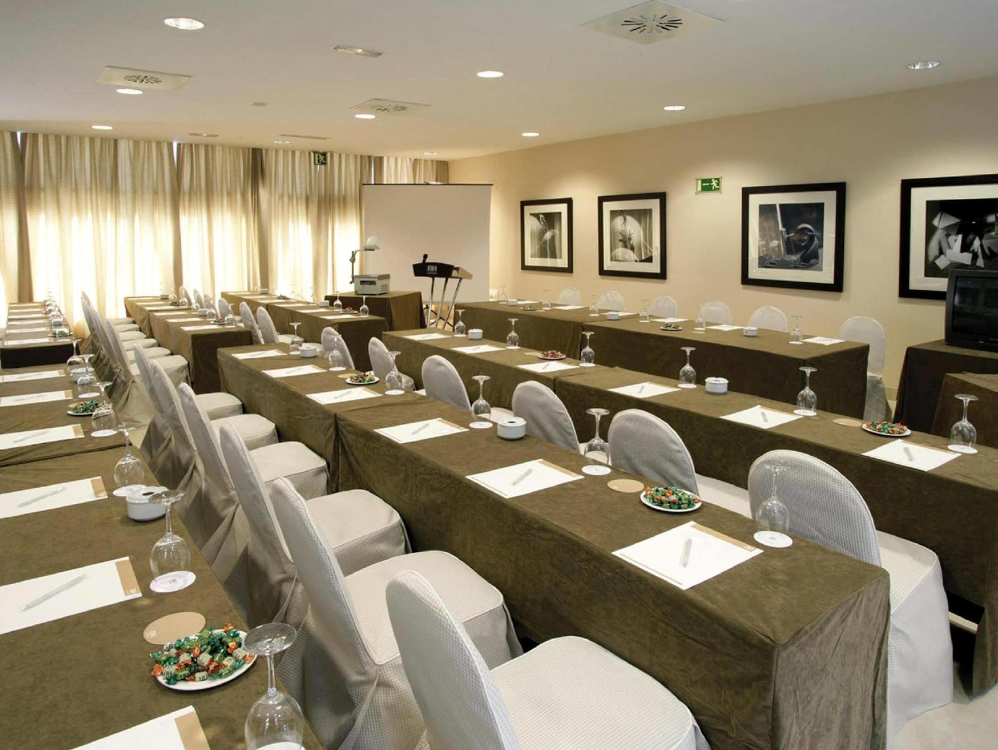 Nh Alcorcon Hotel Buitenkant foto