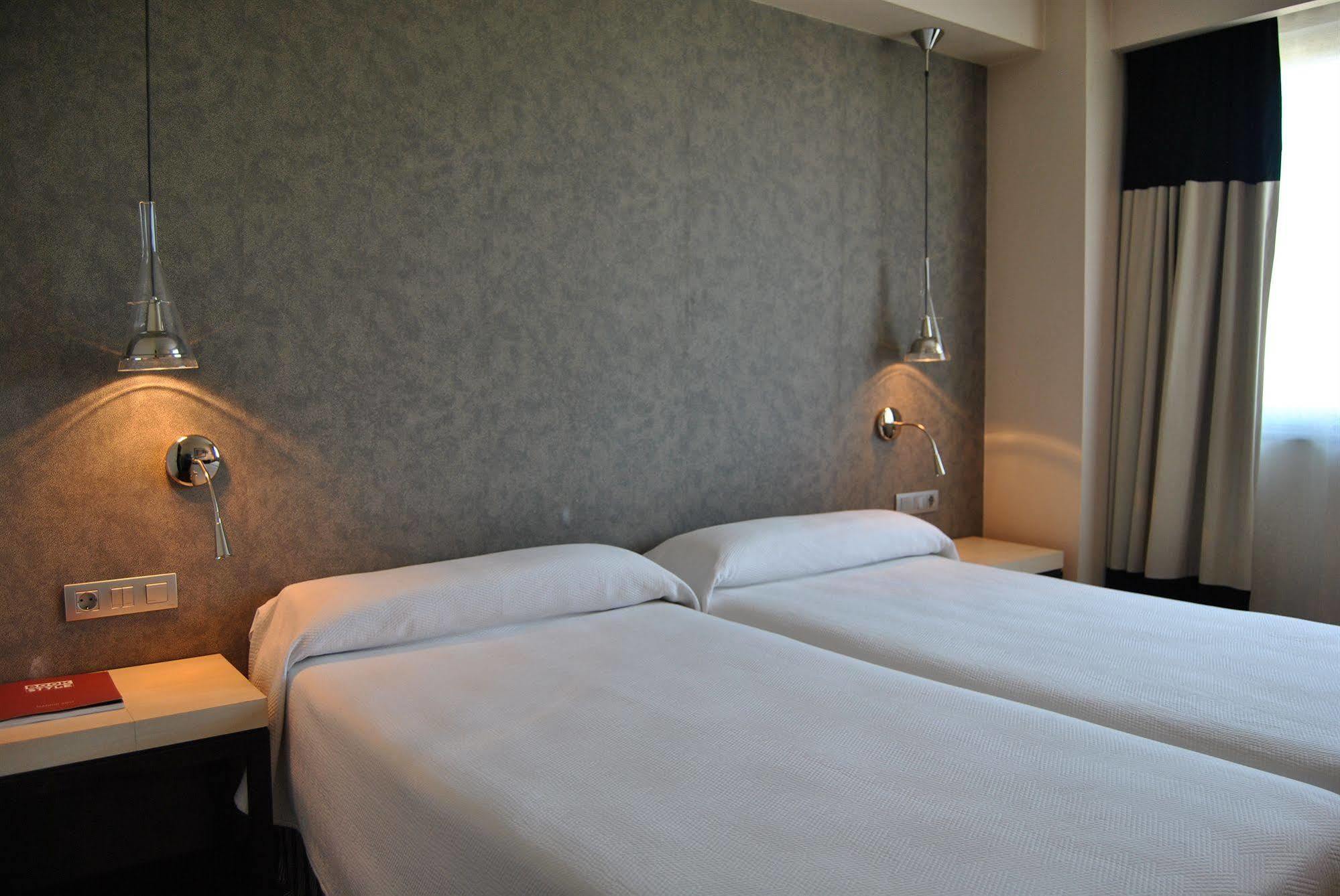 Nh Alcorcon Hotel Buitenkant foto